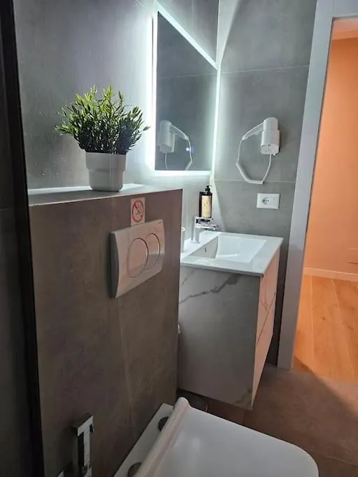 Brian'S Apartment In Tirana 2